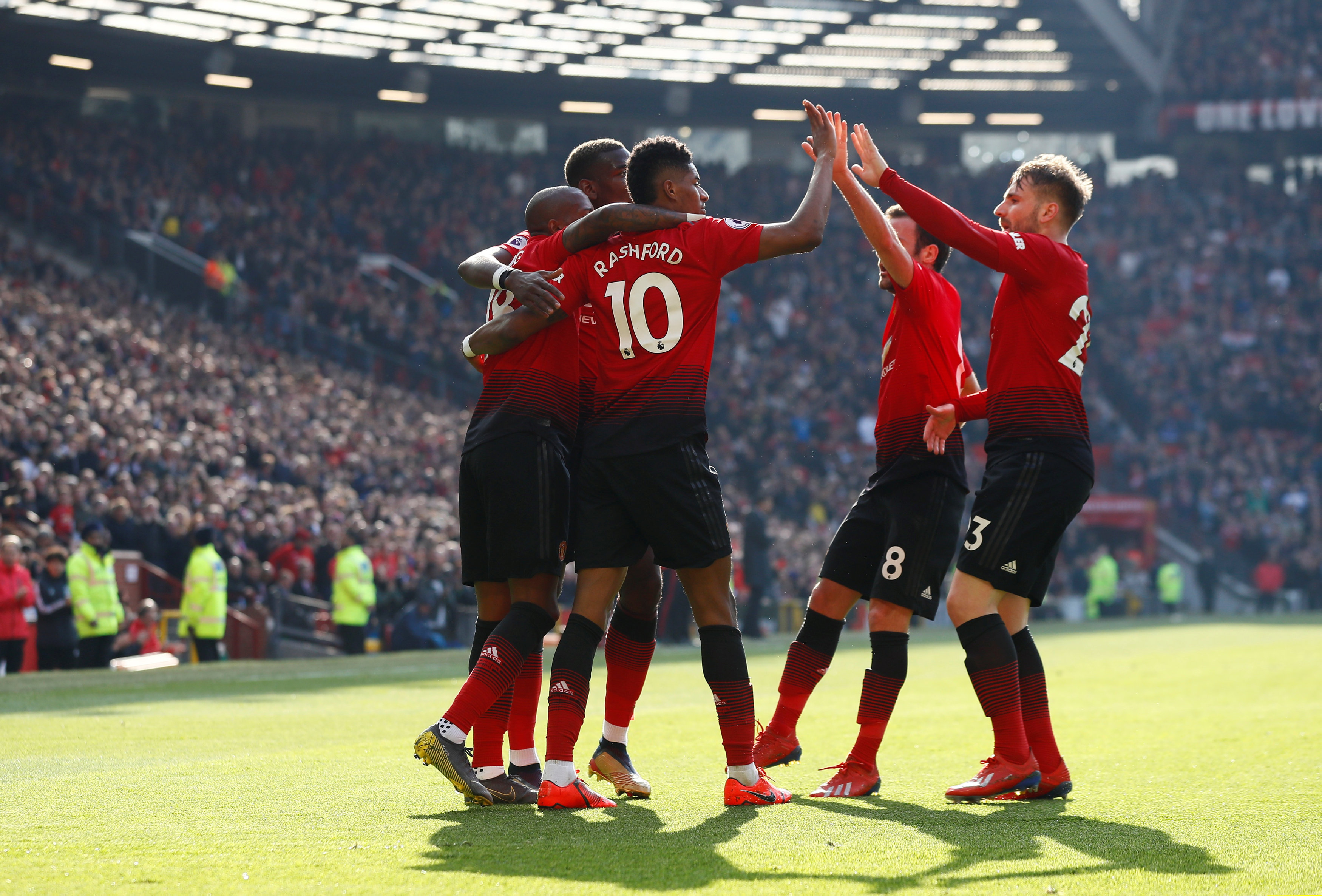 略遜於哈利 略遜於哈利